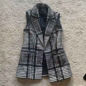 Theory structured vest in a size 0